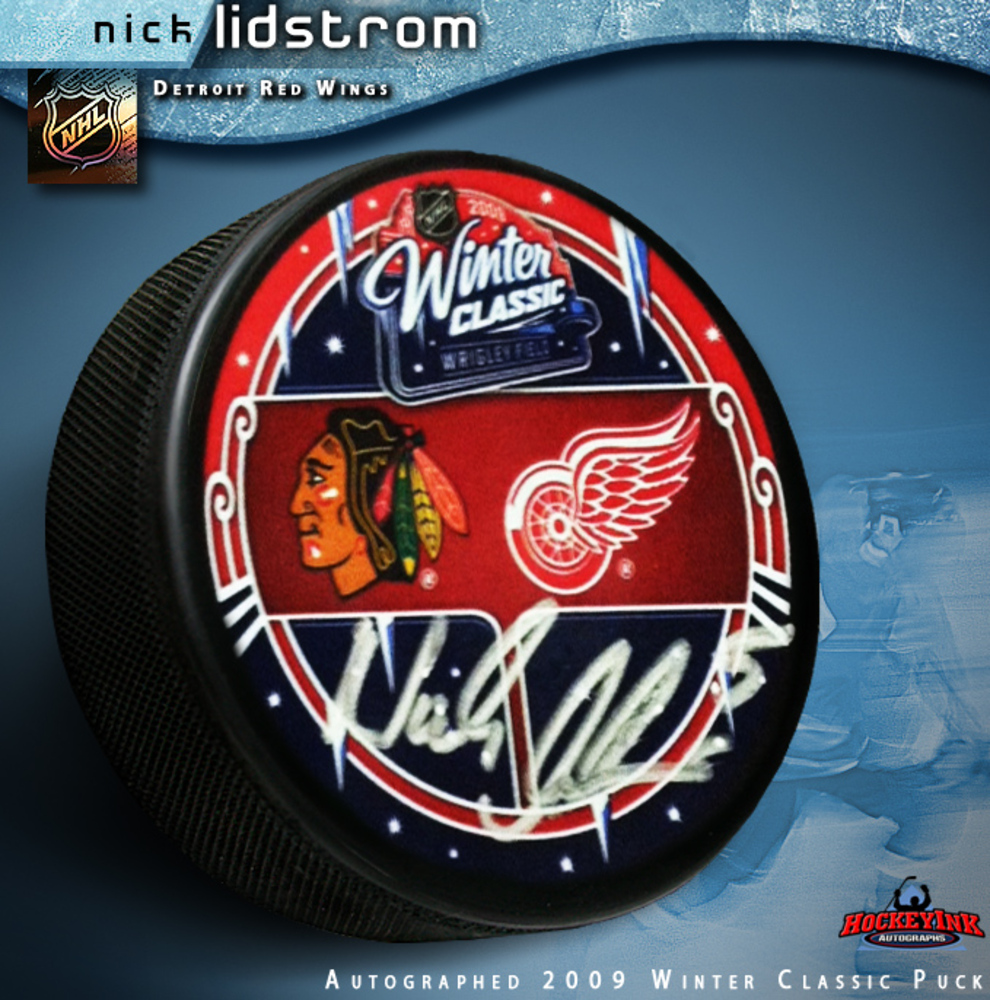 NICKLAS LIDSTROM Signed Detroit Red Wings 2009 Winter Classic Souvenir Puck