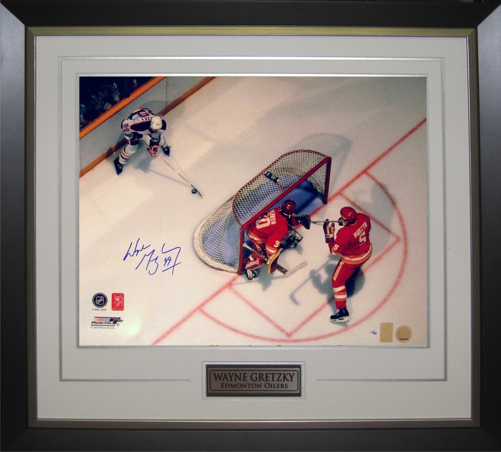 Wayne Gretzky Signed 16