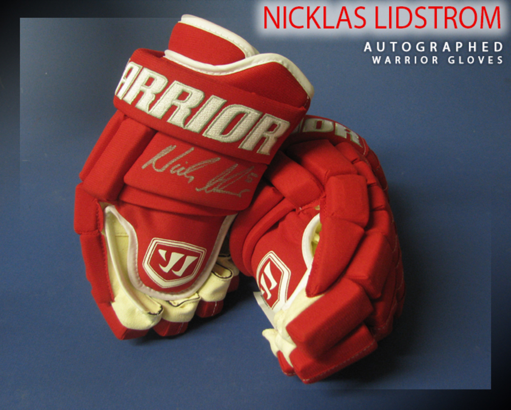 NICKLAS LIDSTROM Signed Detroit Red Wings Pro Model Warrior Gloves