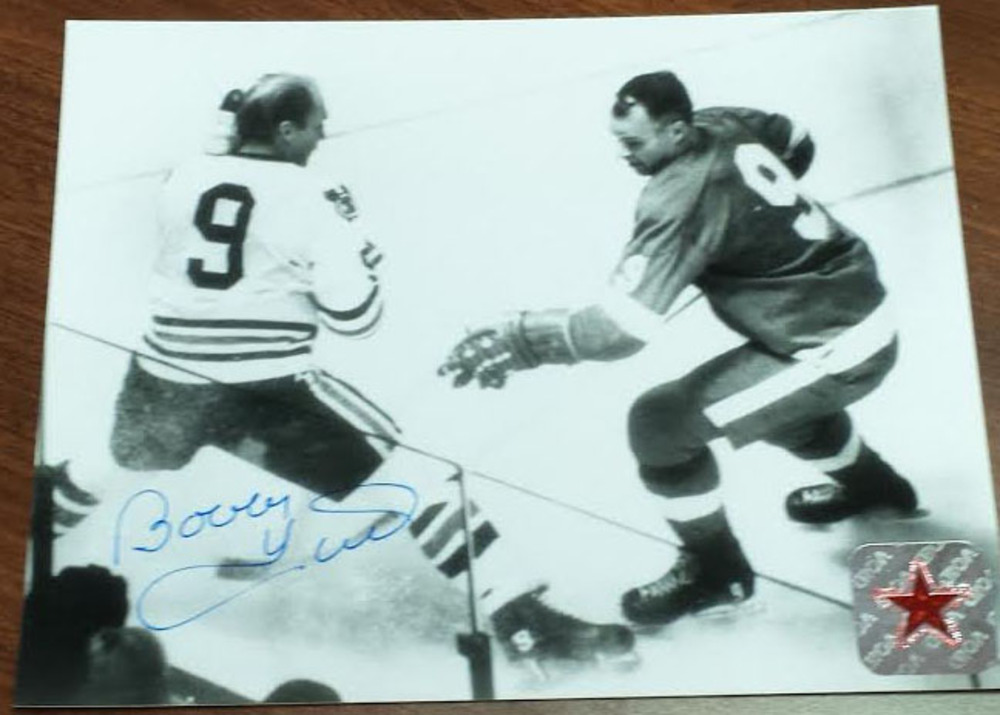 Bobby Hull beautifully Autographed Chicago Blackhawks Puck