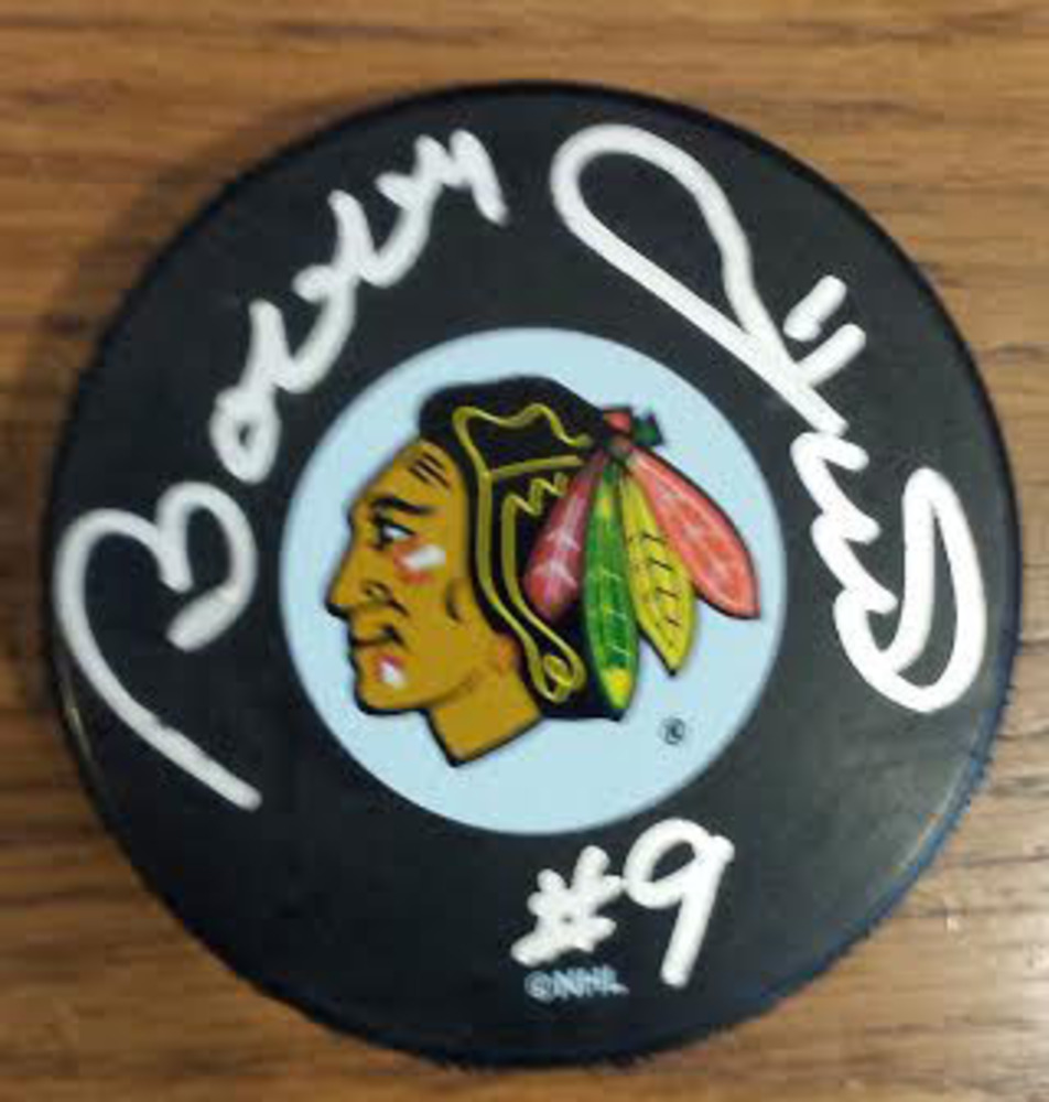 Bobby Hull beautifully Autographed Chicago Blackhawks Black and White puck