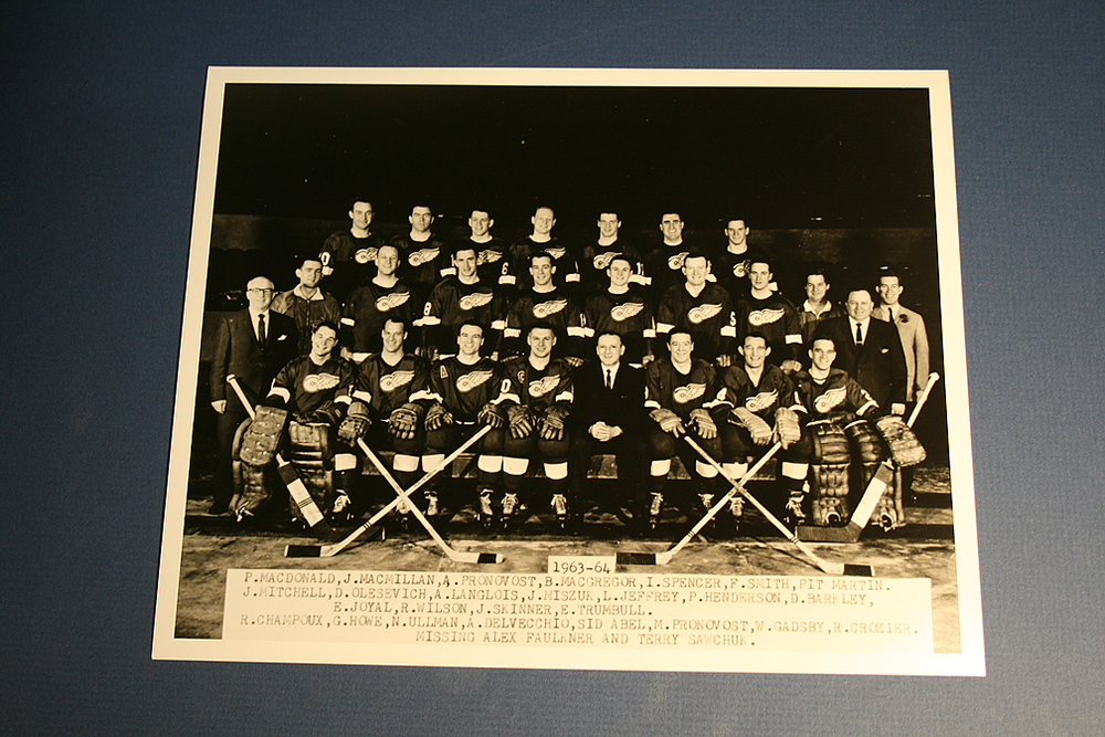 VINTAGE Detroit Red Wings 1963-1964 Team Photo