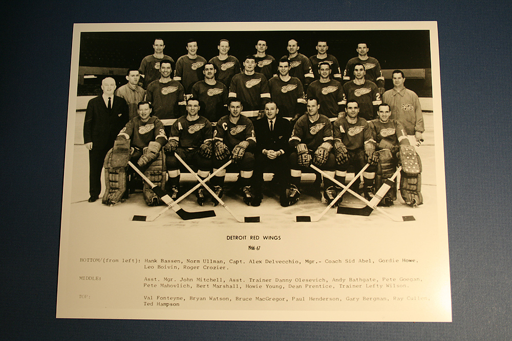 VINTAGE Detroit Red Wings 1966-1967 Team Photo