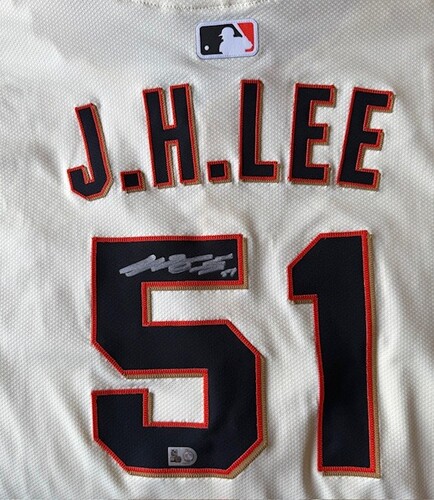 Jung Hoo Lee Autographed Giants Authentic Jersey | MLB Auctions