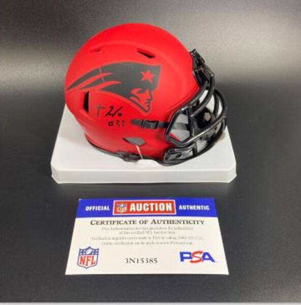 NFL - Patriots TreVeyon Henderson Signed Rave Mini Helmet