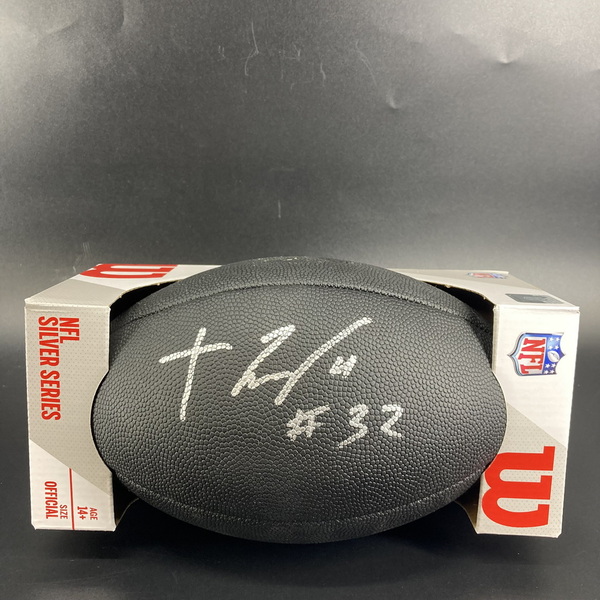 NFL - Patriots TreVeyon Henderson Signed Black Composite Silver Series F...