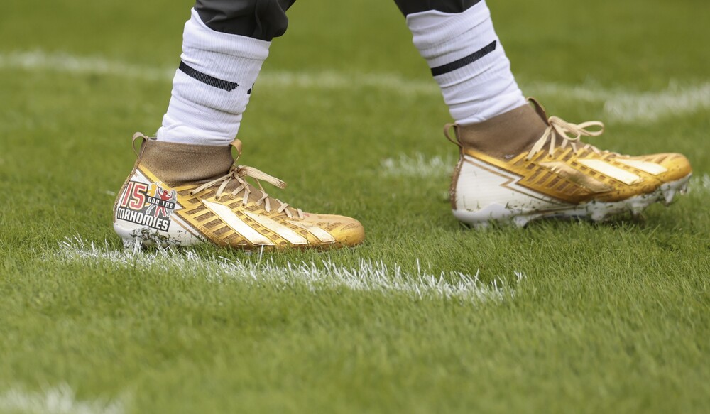 patrick mahomes football shoes