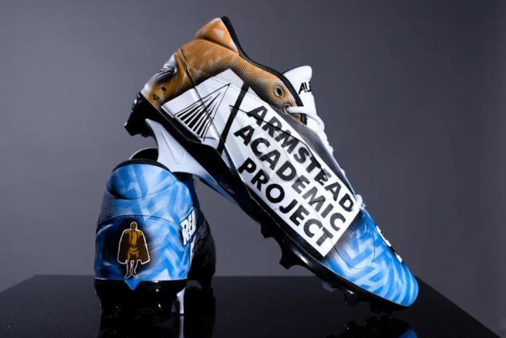 Sneaker – quarter viewrow pages_container mx-auto