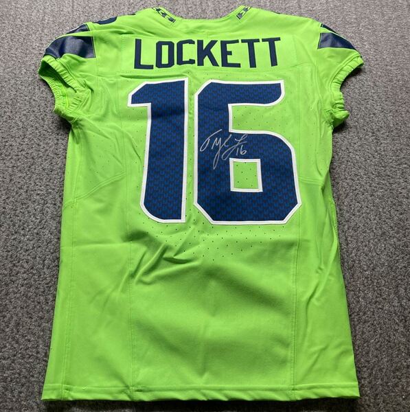 Crucial Catch - Seahawks Tyler Lockett Signed Game Issued Jersey 2023 Se...