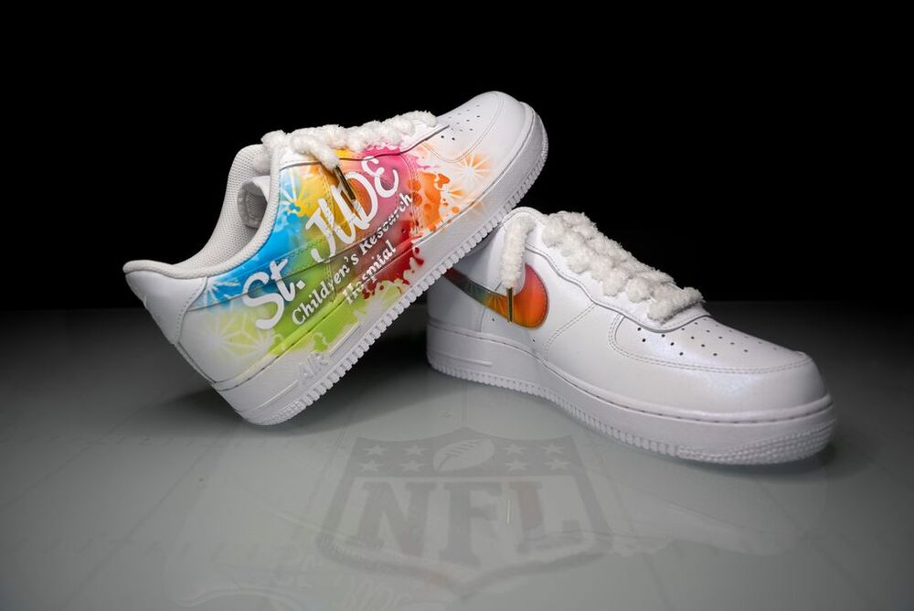 Sneaker – quarter viewrow pages_container mx-auto