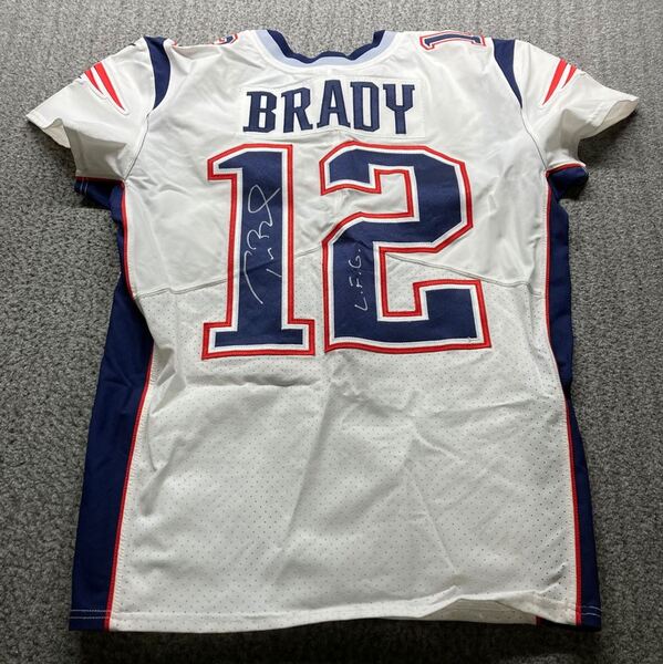NFL - Patriots Tom Brady Signed Game Issued Jersey Size 44 (Washed by Eq...