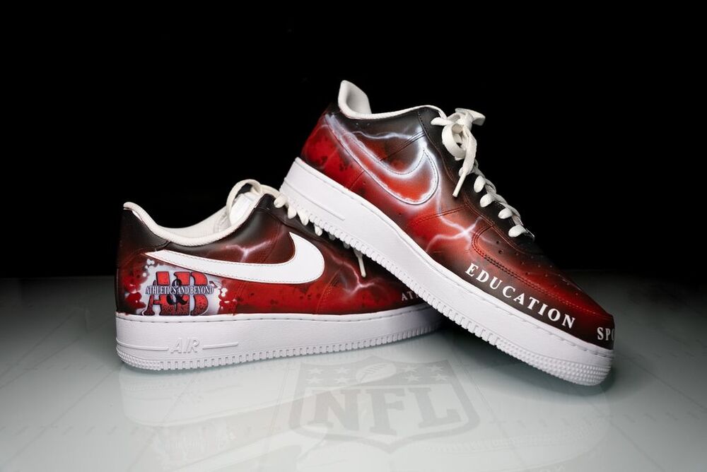 Sneaker – quarter viewrow pages_container mx-auto