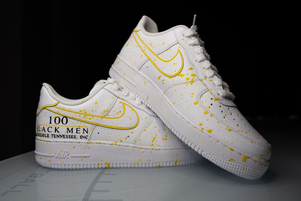 Sneaker – quarter viewrow pages_container mx-auto