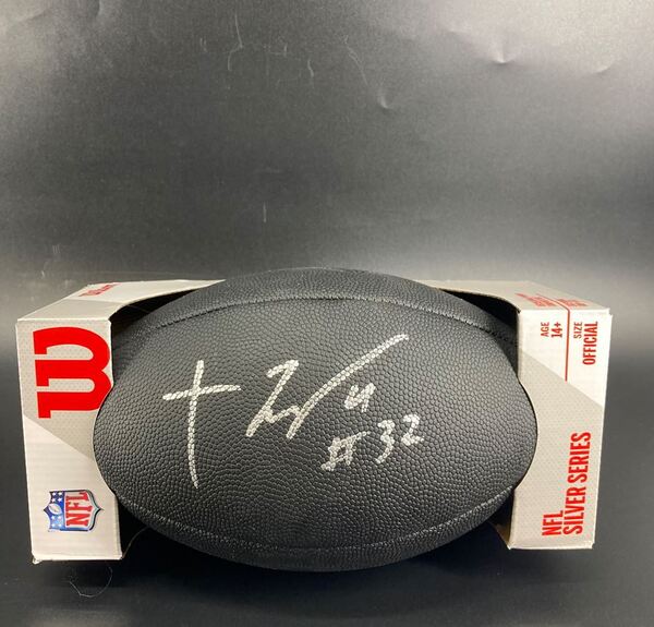 NFL - Patriots TreVeyon Henderson Signed Black Composite Silver Series F...