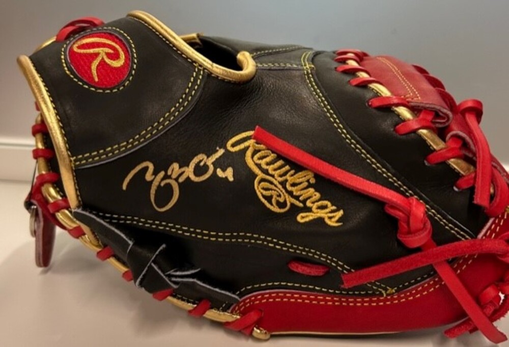 Yadier Molina Autographed Red & Black Catcher's Mitt MLB Auctions