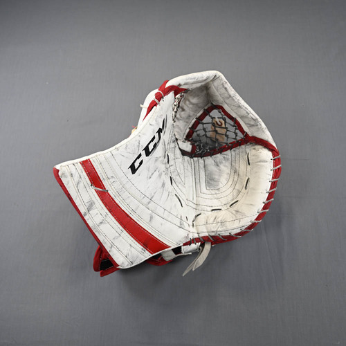Image of Schneider, Cory<br>CCM Extreme Flex Pro Catcher<br>New Jersey Devils<br>2013-15<br>#35