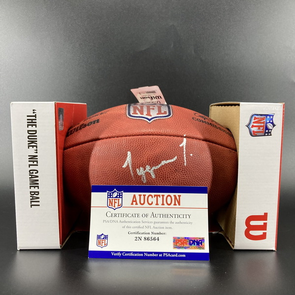 NFL - Patriots Tyquan Thornton signed authentic football