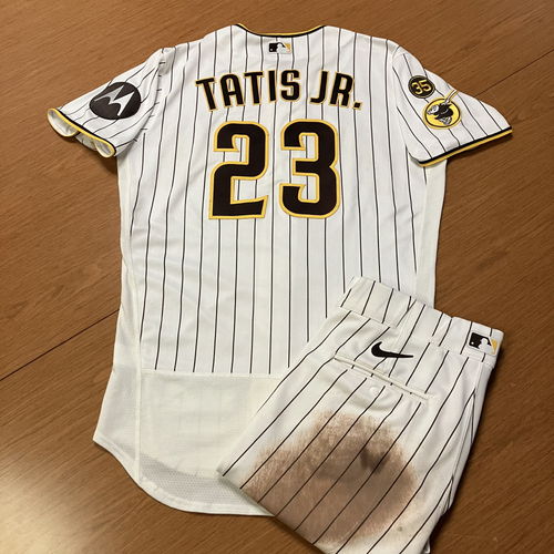 Game-Used or Autographed All auctions | San Diego Padres Auctions