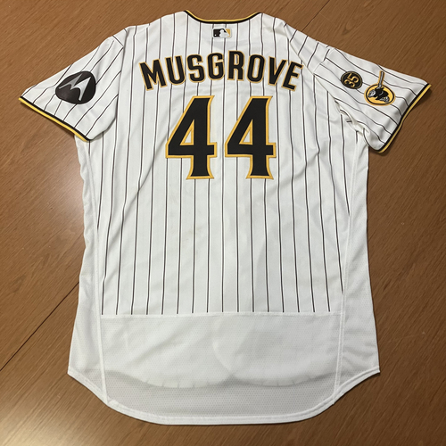 Game-Used or Autographed Line-Up Cards | MLB Auctions