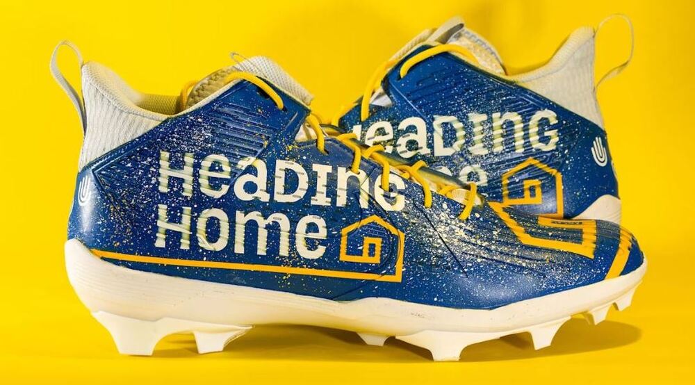 Sneaker – quarter viewrow pages_container mx-auto