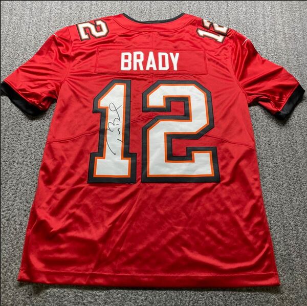 NFL - Buccaneers Tom Brady Signed Replica Jersey Size M