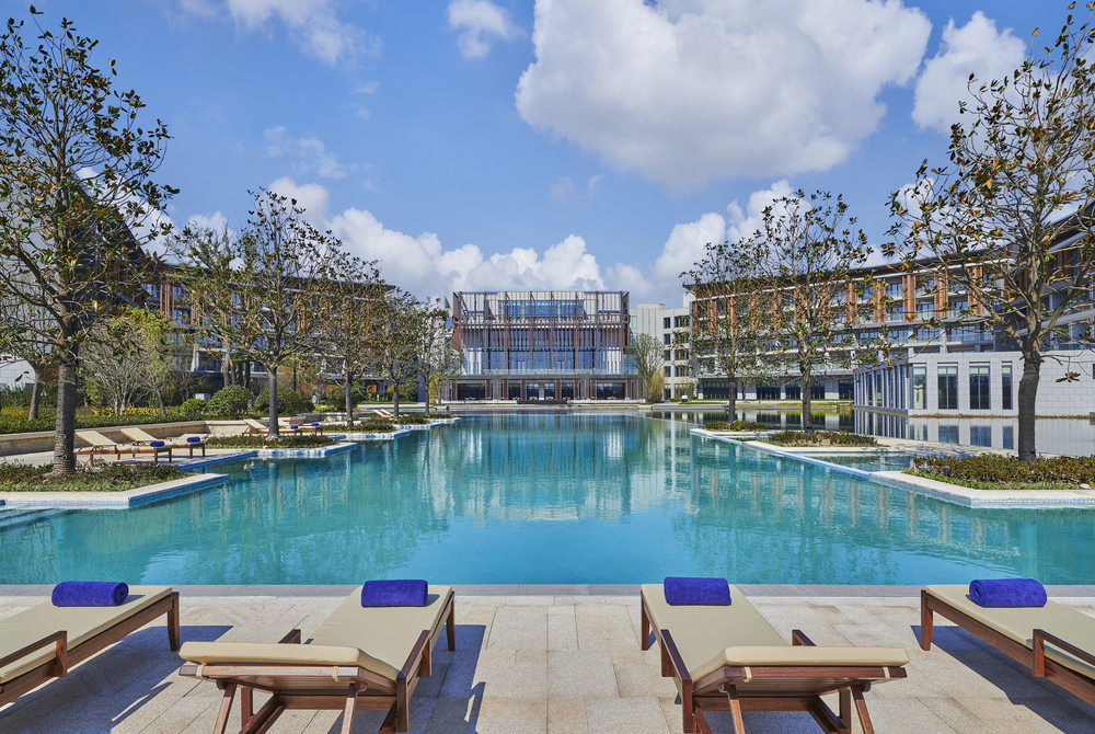 Hilton Shanghai Fengxian | Urban Escape: A Private Hot Spring & Floating Afternoon Tea Retreat