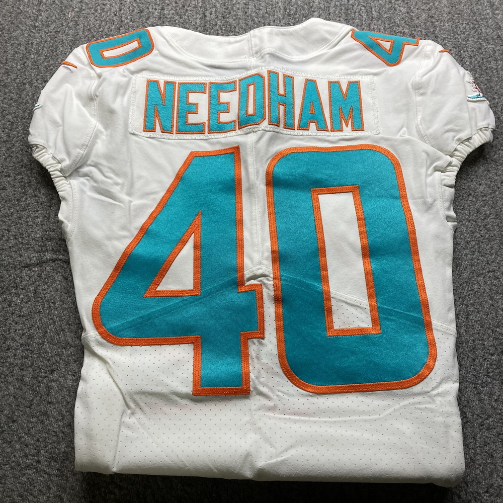 Sneaker – quarter viewrow pages_container mx-auto