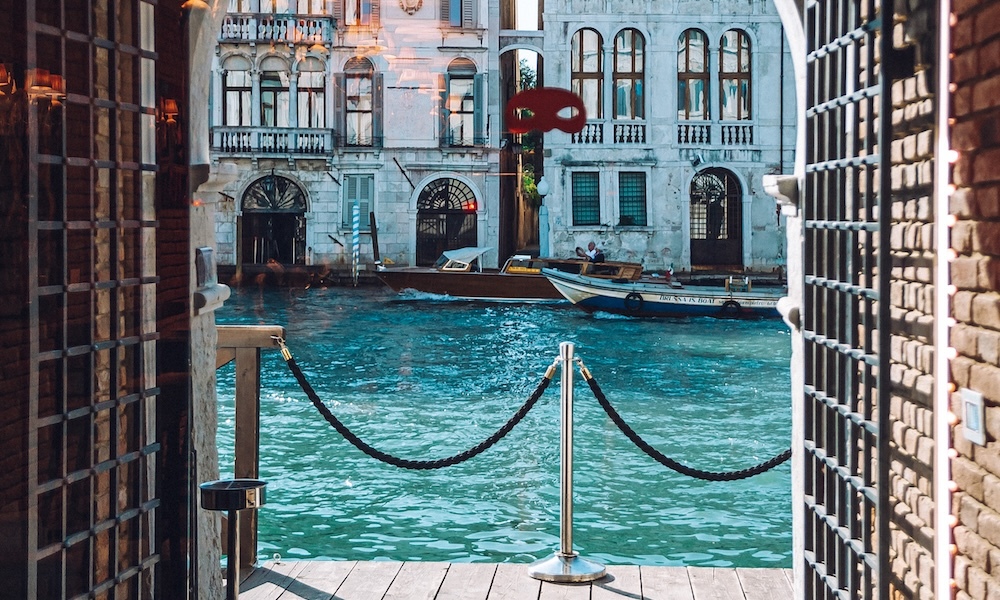 CHIHULY: Venice 2026 Private Tour Plus 3-Night Stay At Palazzina Grassi And More On November 12-15, 2026