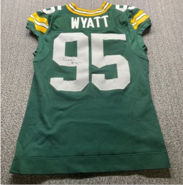 Crucial Catch - Packers Devonte Wyatt Signed Game Worn Jersey (9/28/2025...