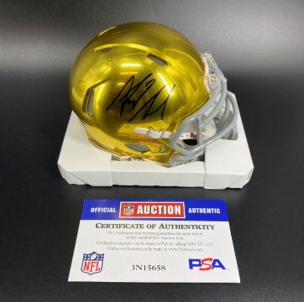 NFL - Notre Dame Riley Leonard Signed Mini Helmet