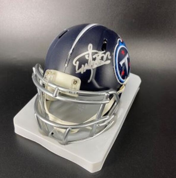 NFL - Titans Derrick Henry Signed Mini Helmet