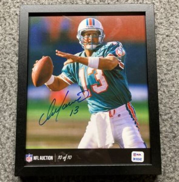 NFL - Dolphins Dan Marino Signed NFL Auction Exclusive Framed 8x10 Photo...
