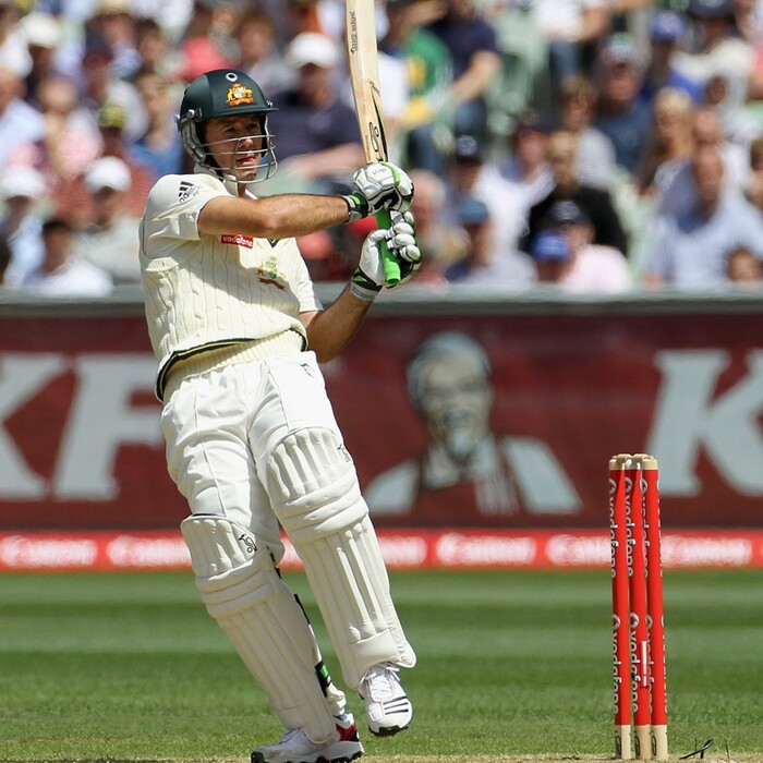 RICKY PONTING SIGNED 2010-11 ASHES SERIES MATCH-USED STUMP