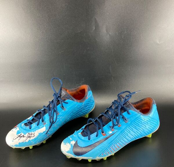 Titans - Treylon Burks Signed Cleats Size 13.5
