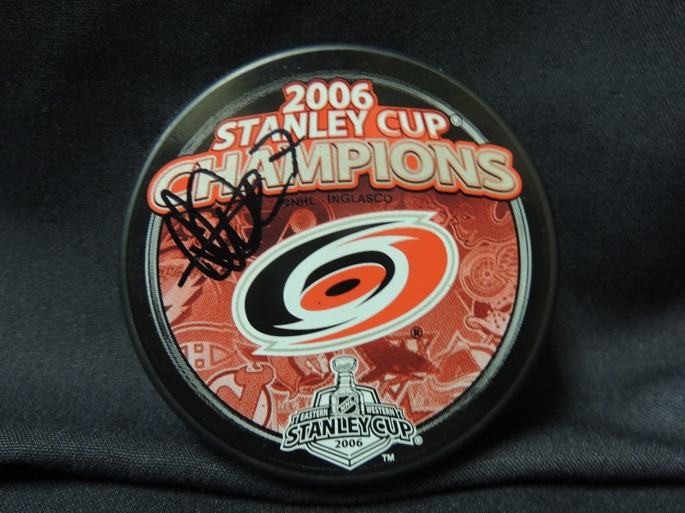 Niclas Wallin #7 Autographed Puck (2006 Stanley Cup Champions Collectors Edition)