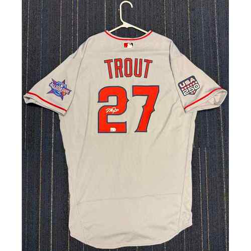 Game-Used or Autographed All auctions | MLB Auctions