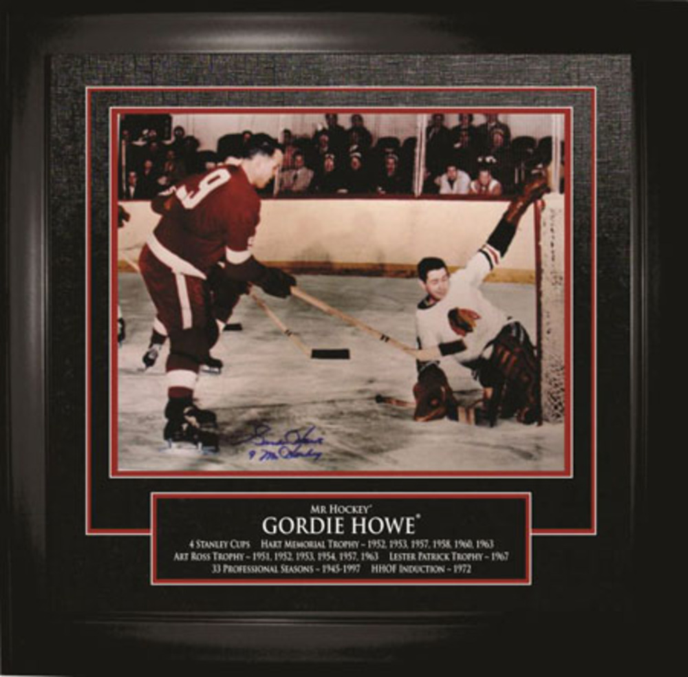 Framed Gordie Howe Signed 16x20 Breakaway Photo with Career Stats #64-456