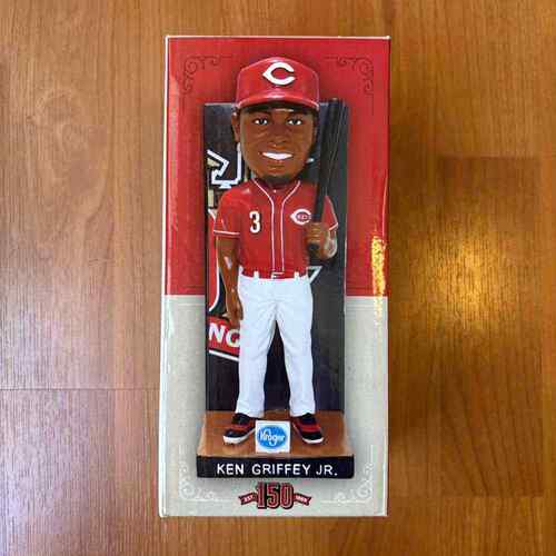 Game-Used or Autographed 7 1/8 | MLB Auctions