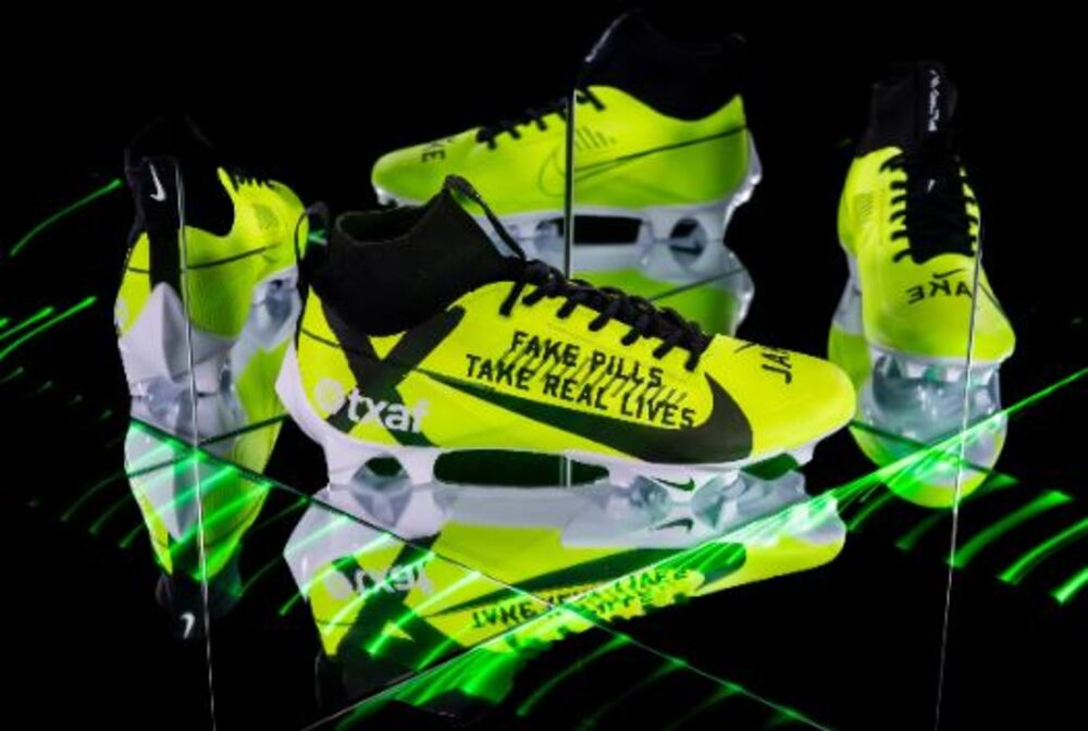 Sneaker – quarter viewrow pages_container mx-auto