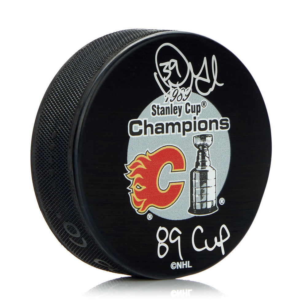 Doug Gilmour Signed Calgary Flames 1989 Stanley Cup Puck With Cup Note
