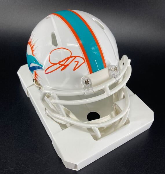 NFL - Dolphins Jaylen Wright Signed Mini Helmet