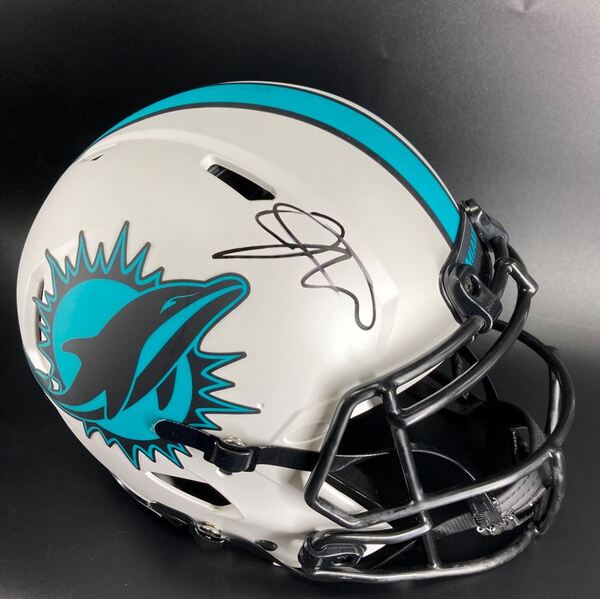 NFL - Dolphins Jaylen Wright Signed Authentic Lunar Eclipse Helmet