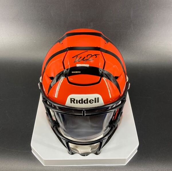 NFL - Bengals Tee Higgins Signed Mid Size Helmet