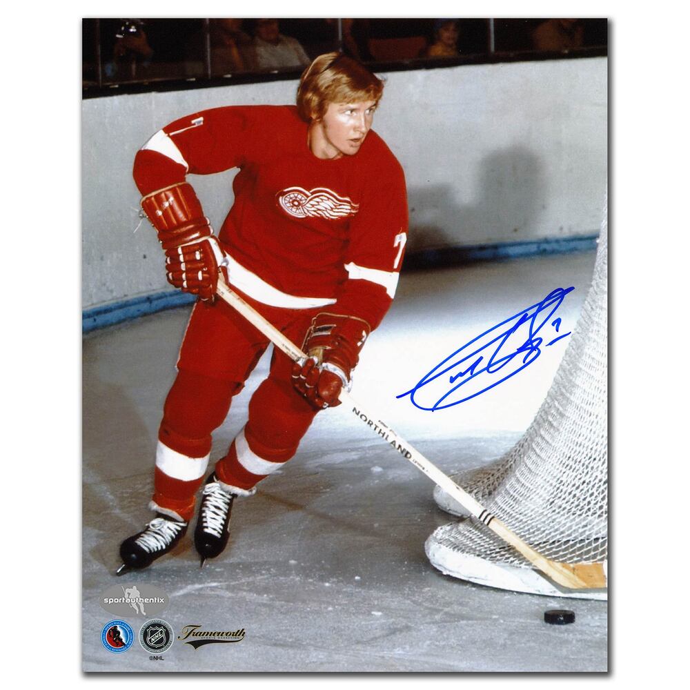 Garry Unger Detroit Red Wings Action Autographed 8x10