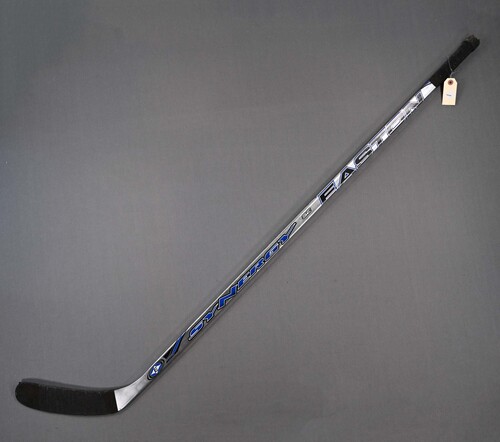 Image of Sakic, Joe<br>Easton Synergy Elite Stick - Autographed<br>Colorado Avalanche<br>2006-08<br>#19