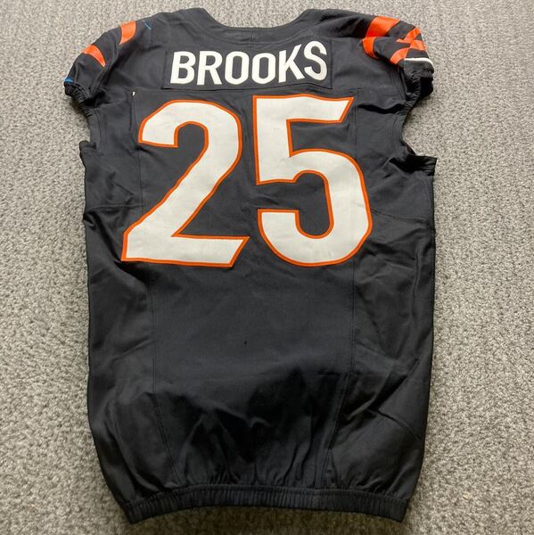 Crucial Catch - Bengals Taj Brooks Game Worn Jersey (10/05/2025) Size 40...