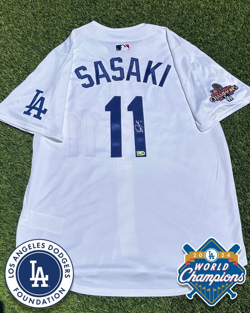 2025 Roki Sasaki Autographed and Authenticated Jersey - Size M