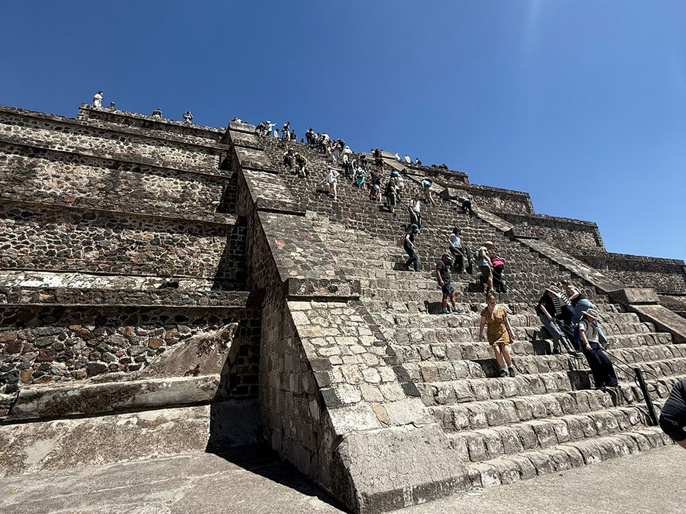 Mexico City Tour & Cave Breakfast