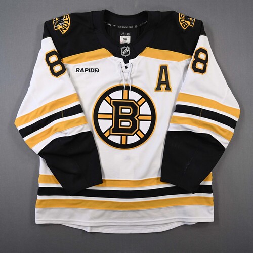 Image of Pastrnak, David<br>White Set 3 w/A<br>Boston Bruins<br>2024-25<br>#88