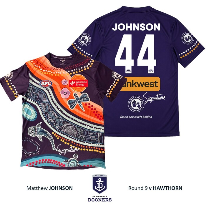 Photo of Matthew Johnson #44 Fremantle Signed 2026 Purple Hands Warm-Up Tee  